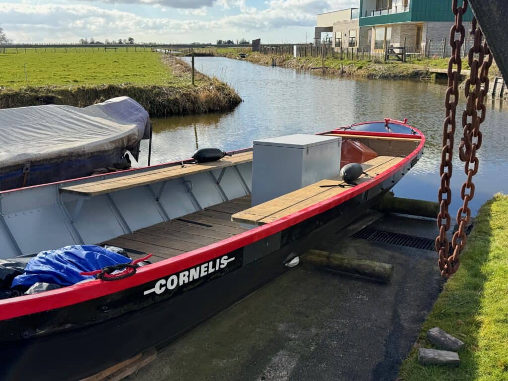 Het eerste testrondje, is de VETUS motor een succes? 1 cornelis vetus e line te water bij scheepswerf potveer