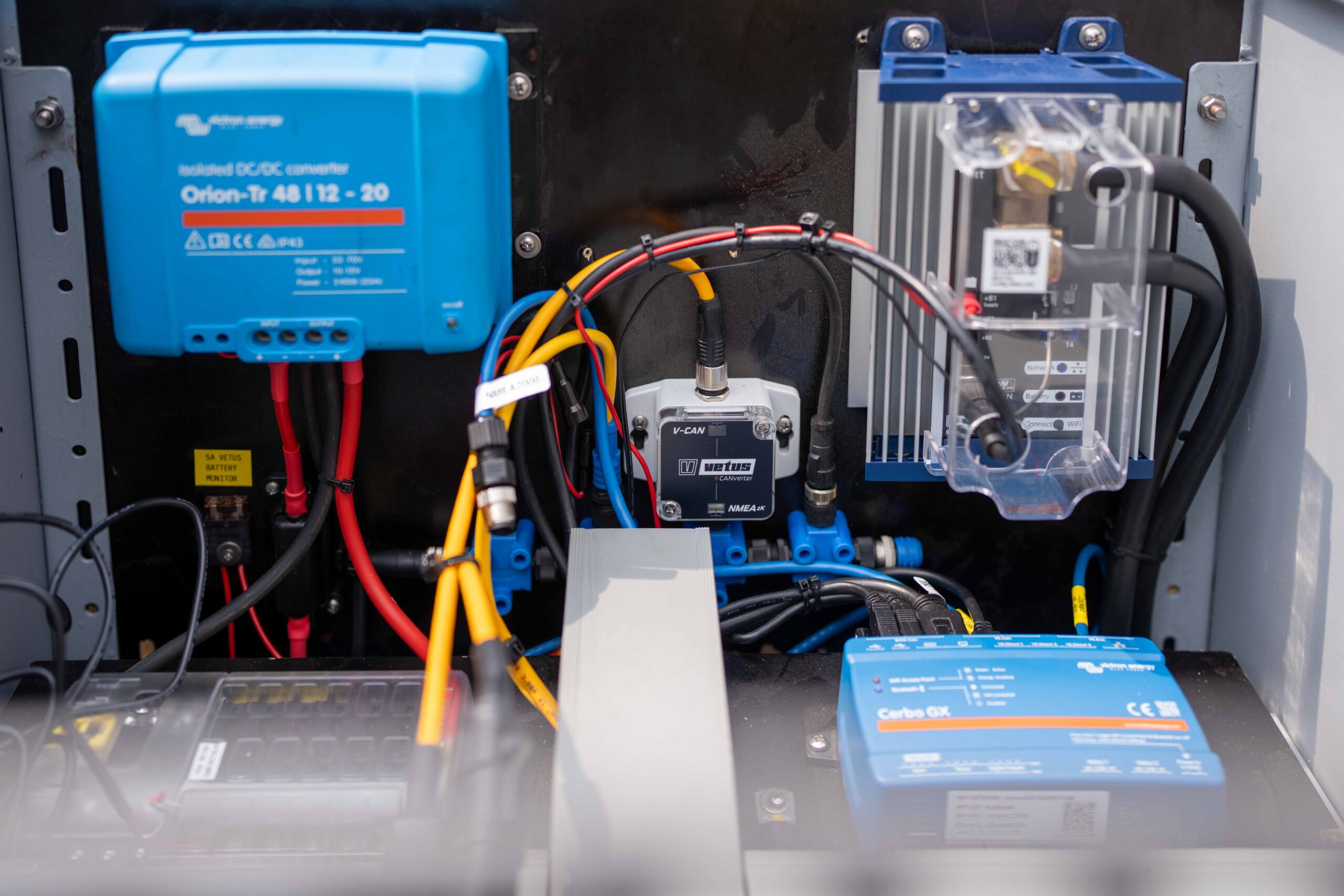 In detail: Het optionele 7" multifunctionele VETUS NMEA 2000 display 3 de vetus canverter zet v can om in nmea 2000