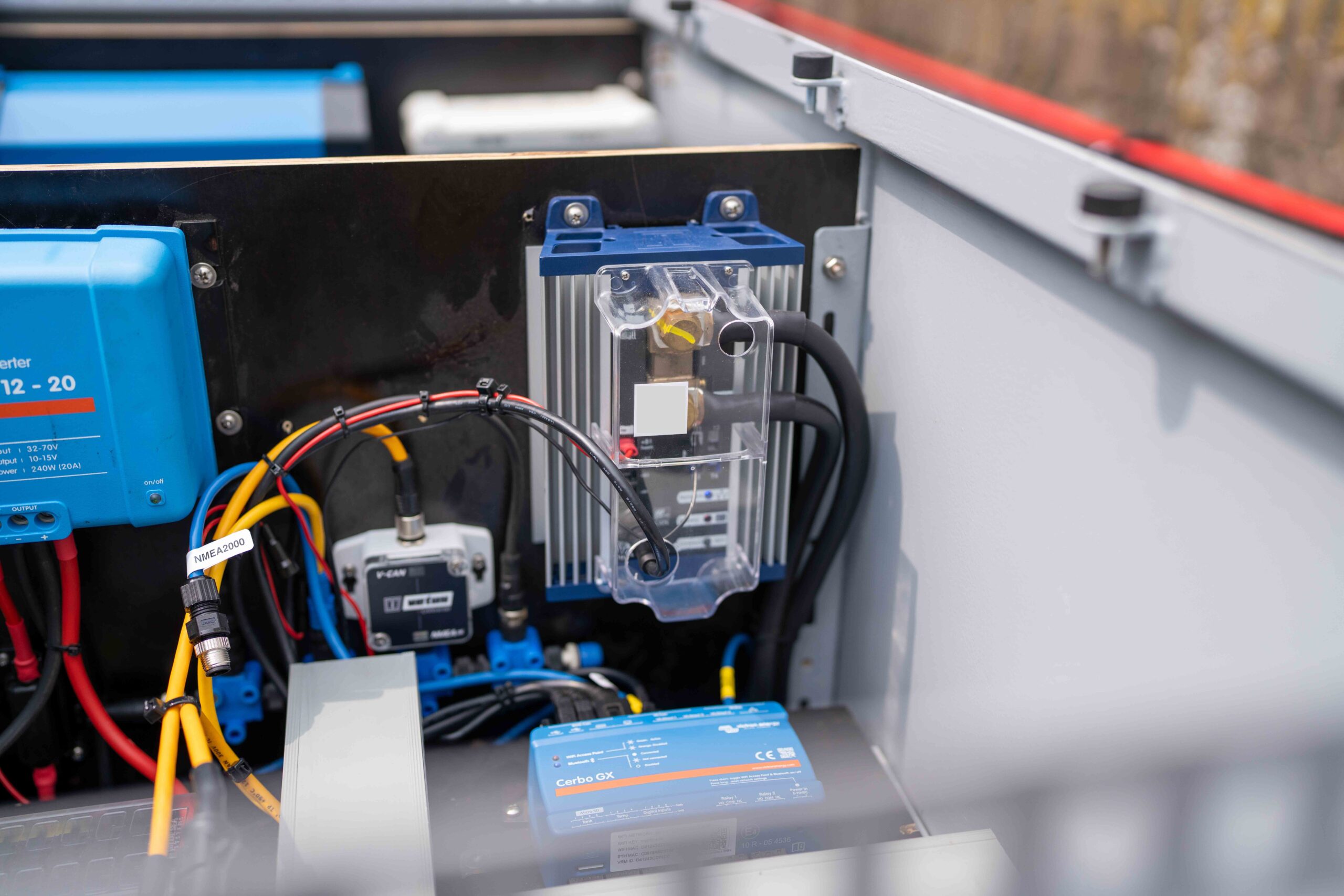 In detail: Het optionele 7" multifunctionele VETUS NMEA 2000 display 4 vetus e line nmea 2000 shunt