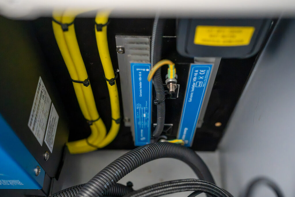 De boot laden: van laadpaal naar accu 2 De Victron galvanische isolator