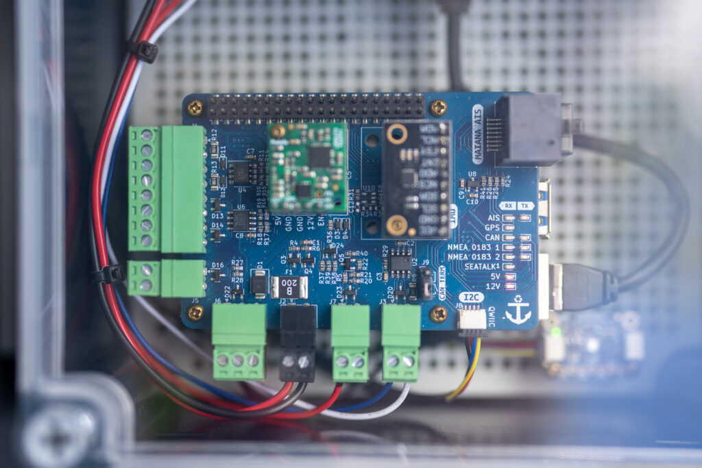 Signal K uitgelegd: de tolk tussen onze boot en de rest van de wereld 1 De Raspberry Pi met OpenMarine McArthur HAT