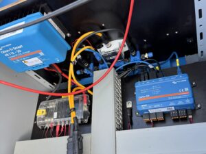 Voorpagina 6 weer ruimte op het 48v paneel en de nieuwe victron lader